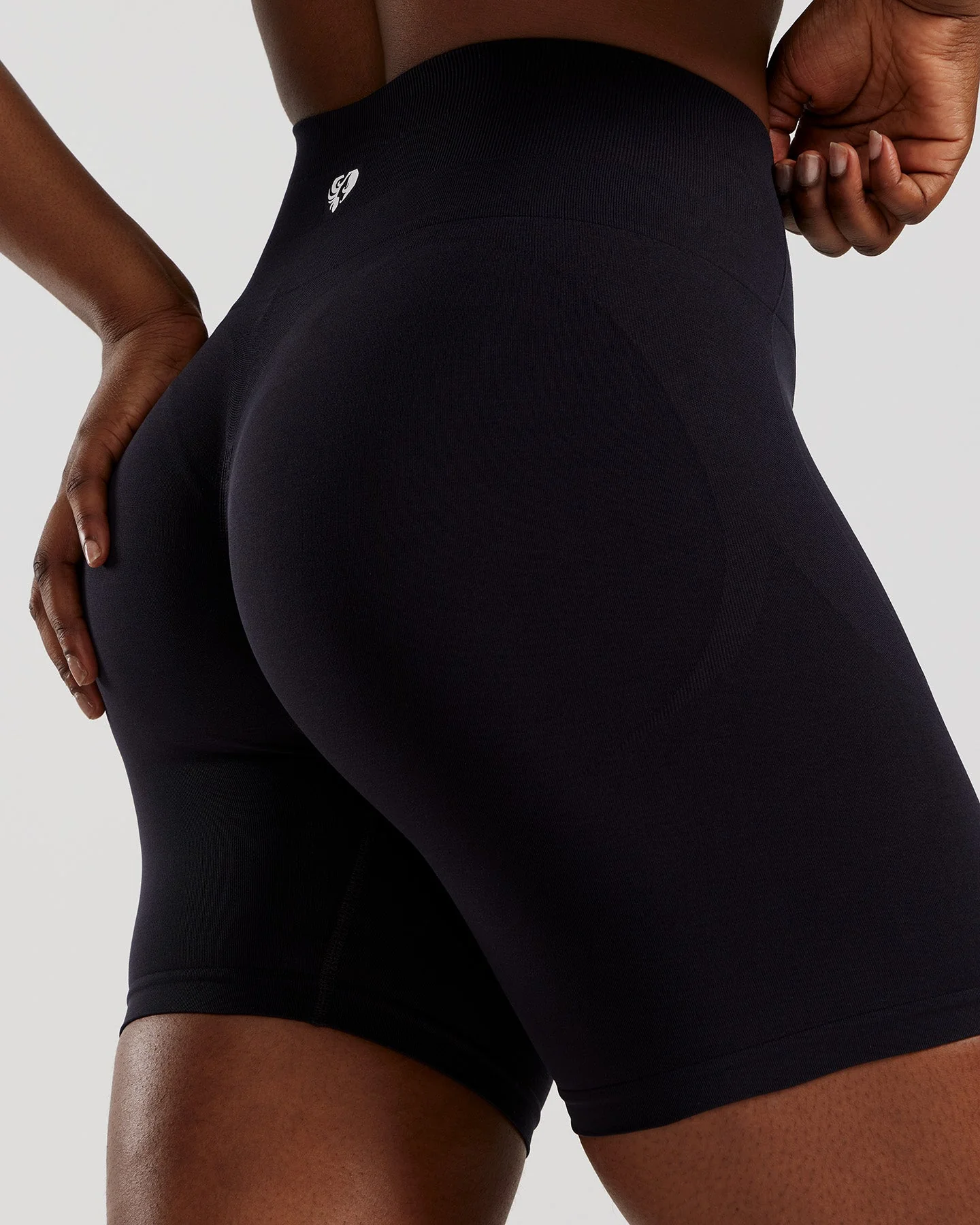 Define 2.0 High Waist Scrunch Shorts 6" | Black - Image 4